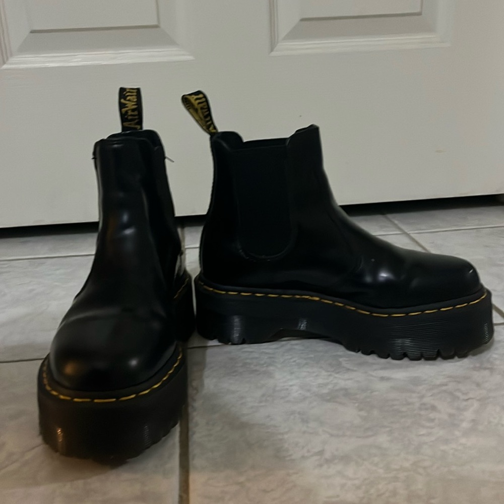Platform Chelsea Dr. Martens air walk black